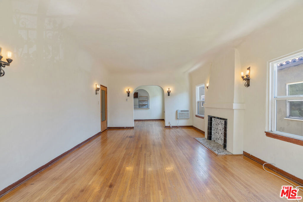 458 N Genesee Avenue