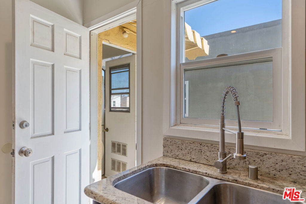 458 N Genesee Avenue