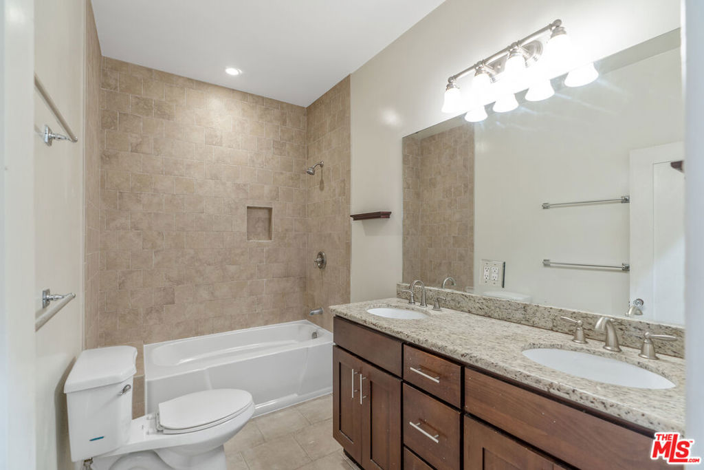 458 N Genesee Avenue