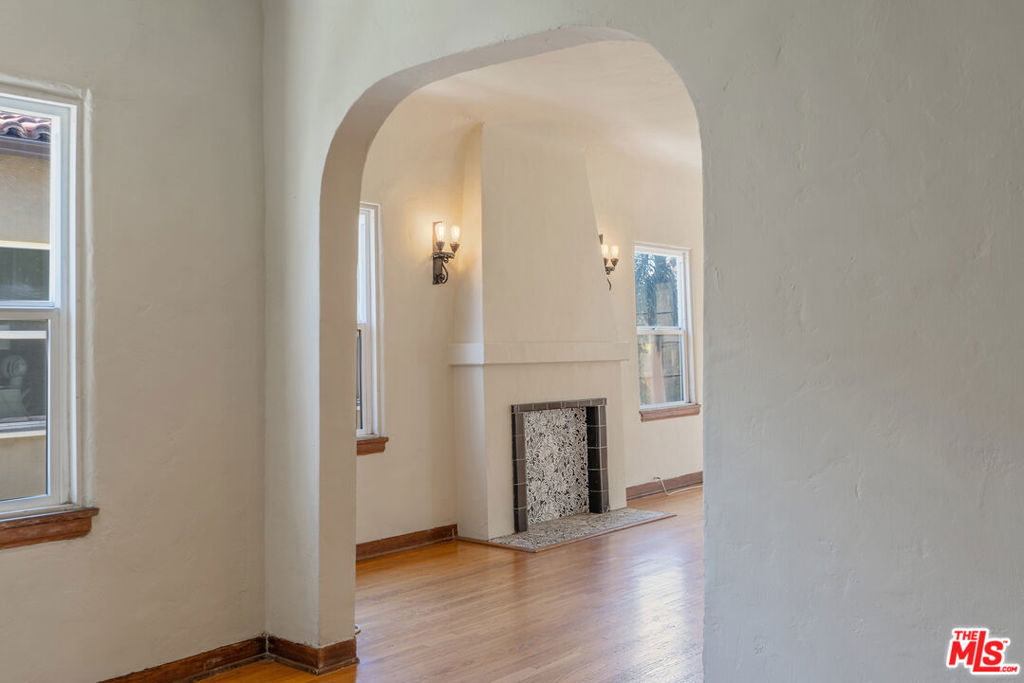 458 N Genesee Avenue