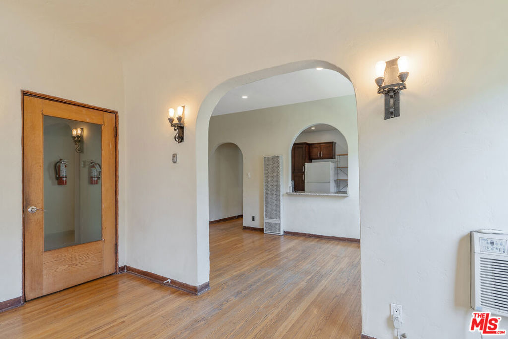 458 N Genesee Avenue