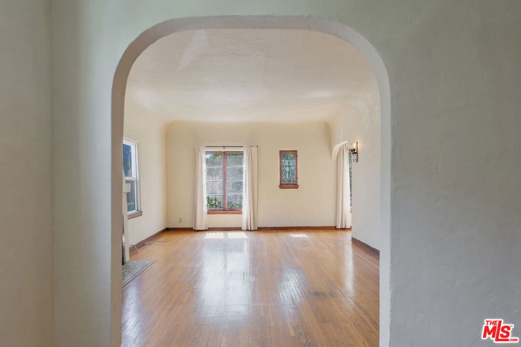 458 N Genesee Avenue