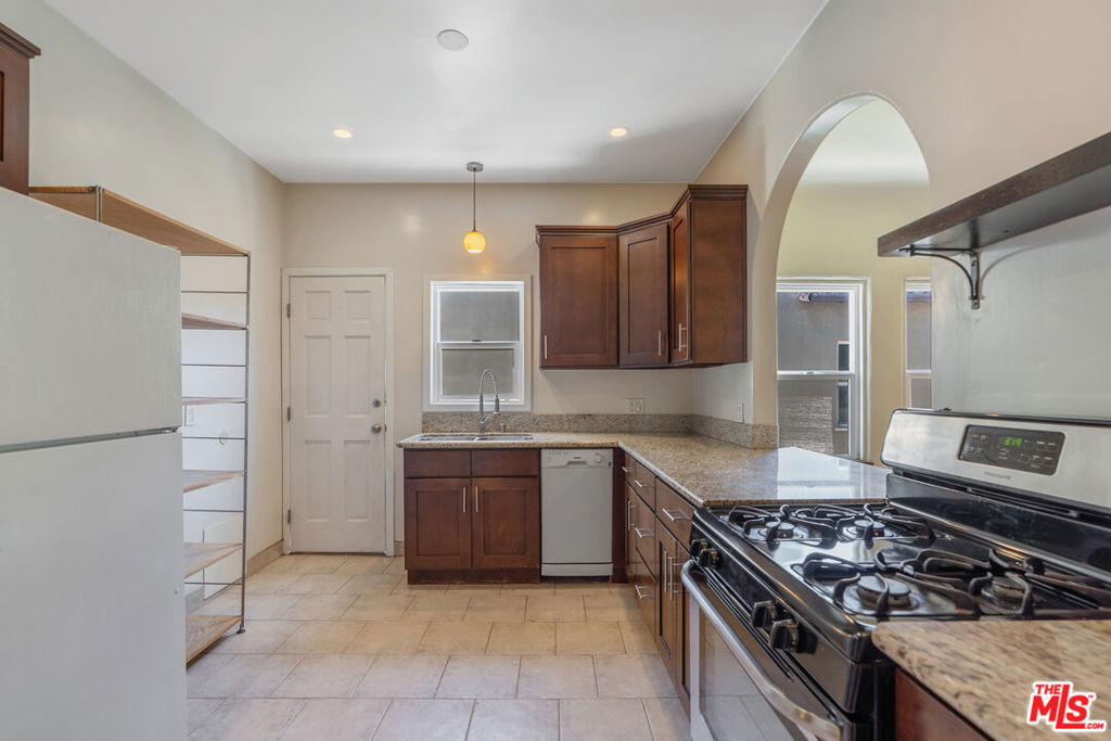 458 N Genesee Avenue