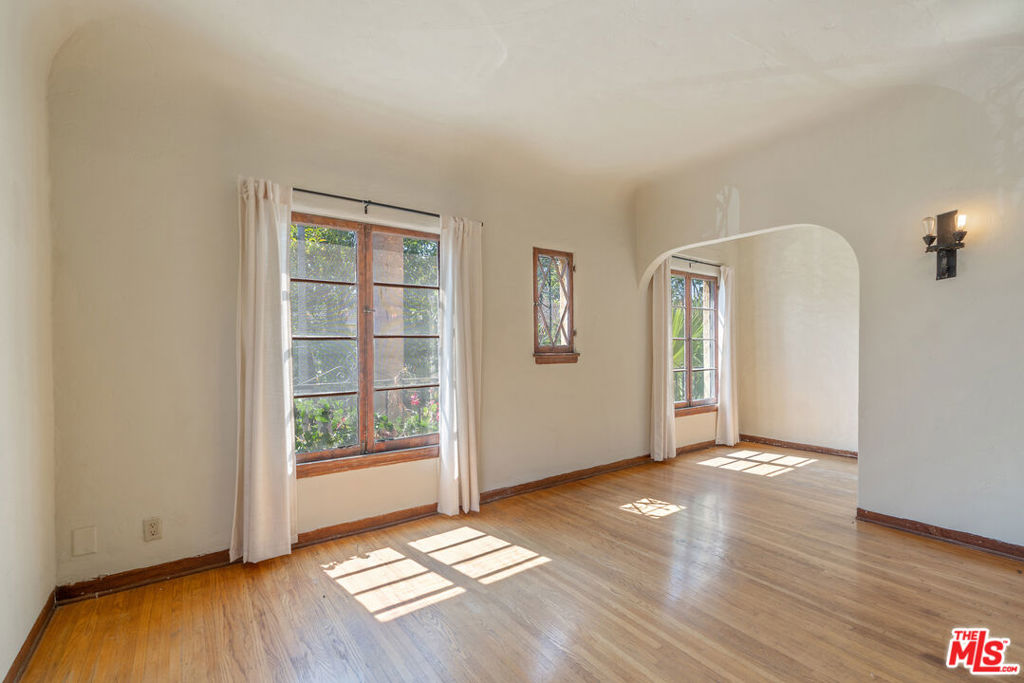 458 N Genesee Avenue