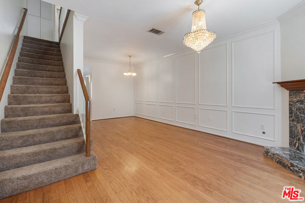 13030 Moorpark Street 3