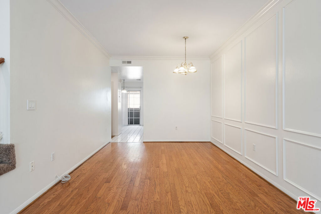 13030 Moorpark Street 3