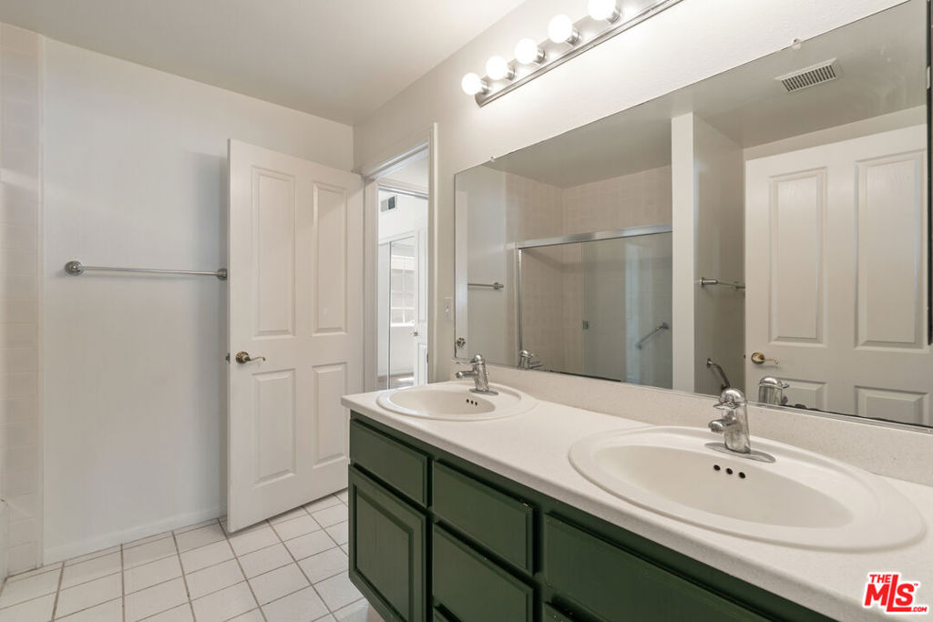 13030 Moorpark Street 3