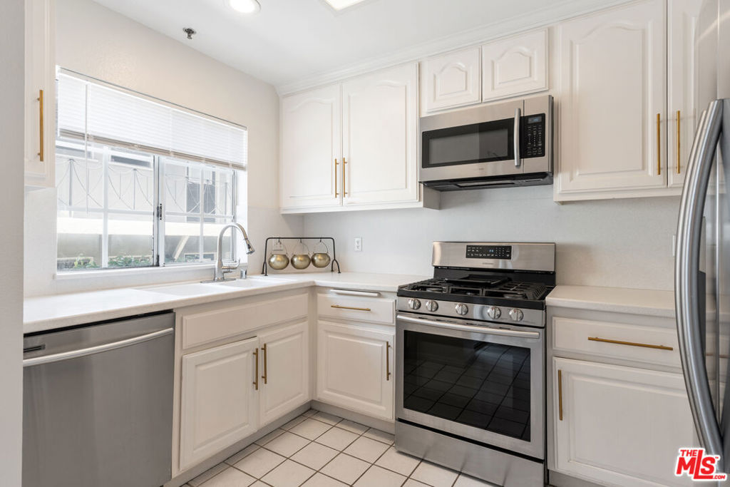 13030 Moorpark Street 3