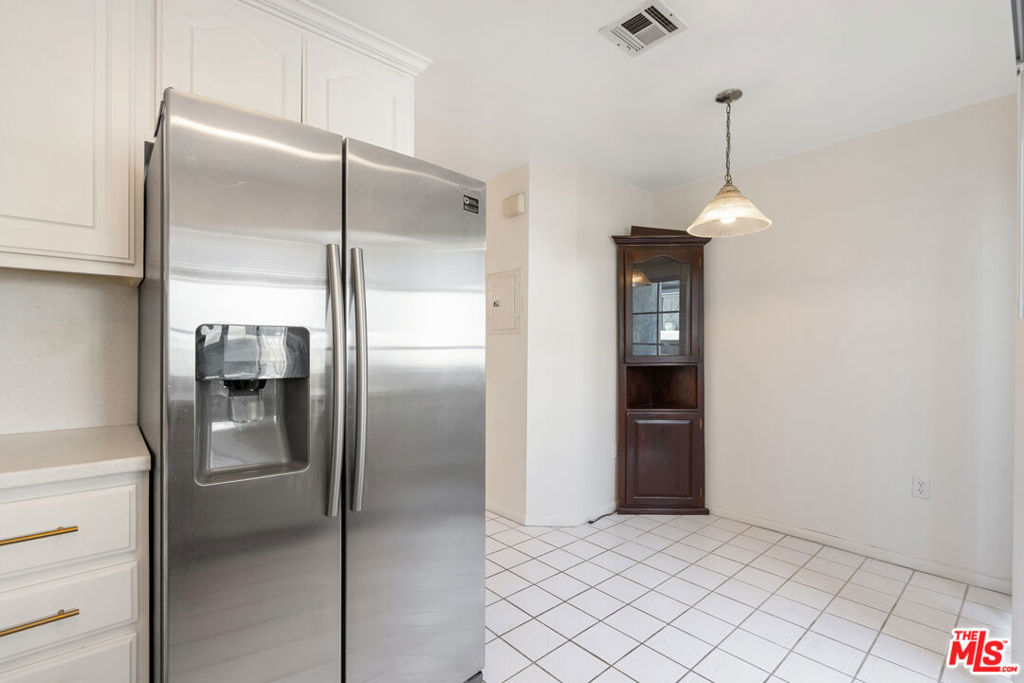 13030 Moorpark Street 3
