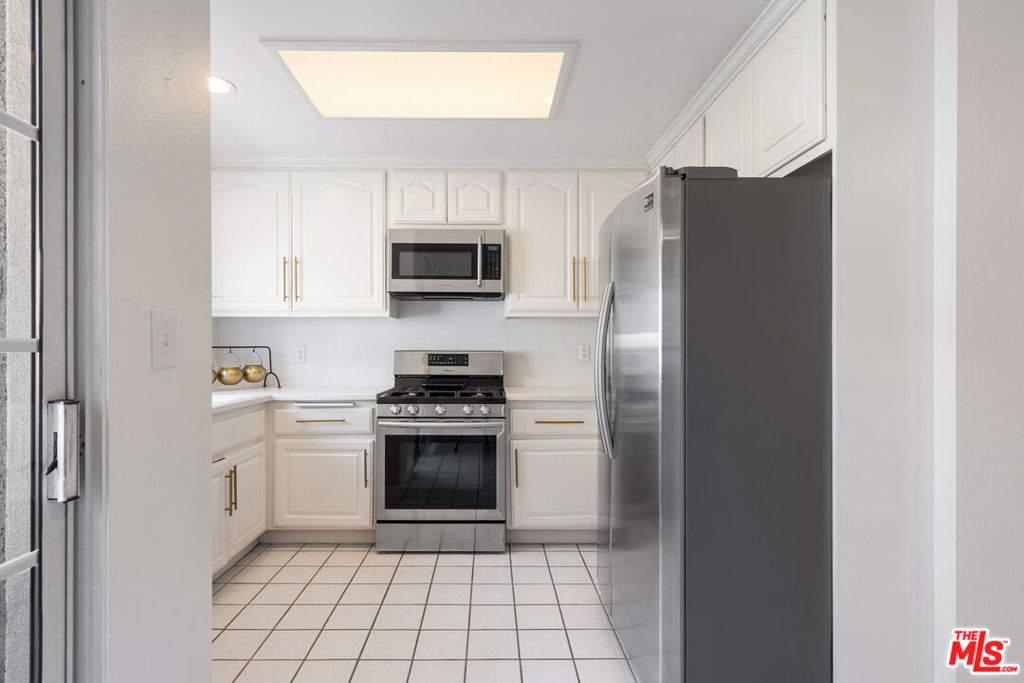 13030 Moorpark Street 3