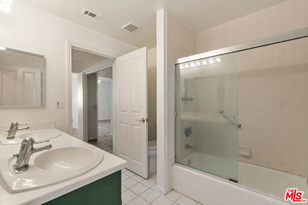 13030 Moorpark Street 3