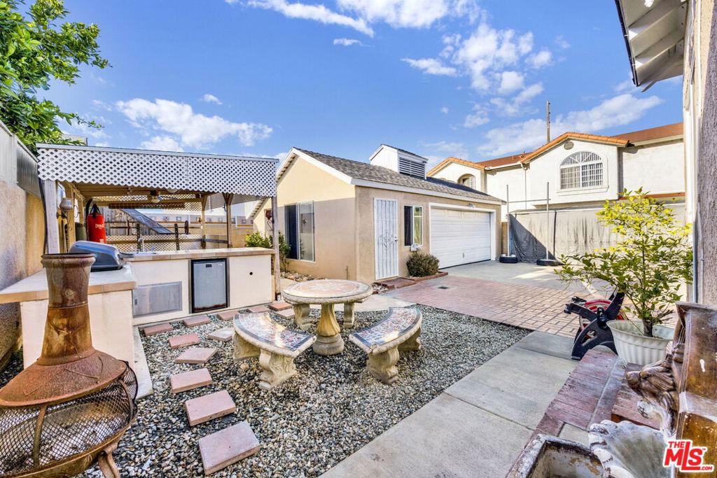 10133 Maple Street