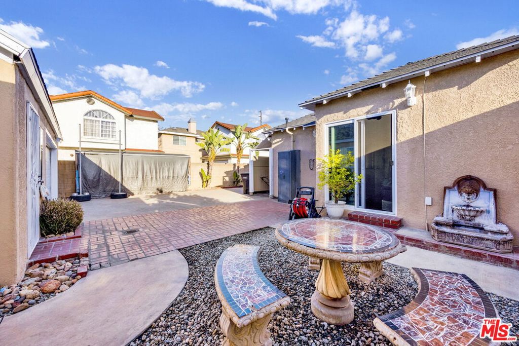 10133 Maple Street