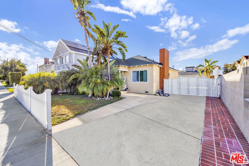 10133 Maple Street