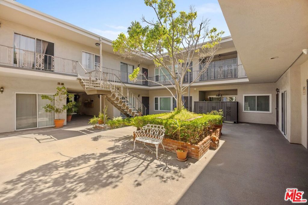 837 S Windsor Boulevard 3