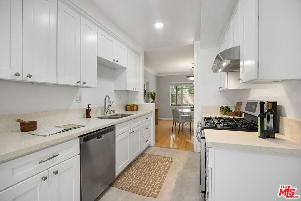 837 S Windsor Boulevard 3