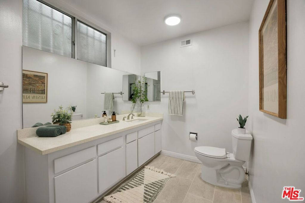 837 S Windsor Boulevard 3