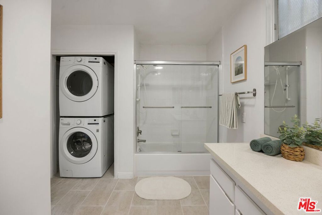 837 S Windsor Boulevard 3