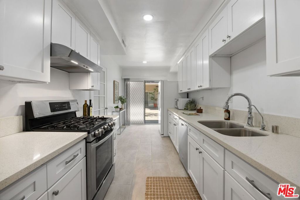 837 S Windsor Boulevard 3