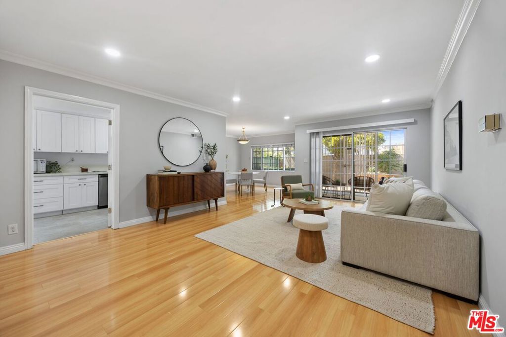 837 S Windsor Boulevard 3