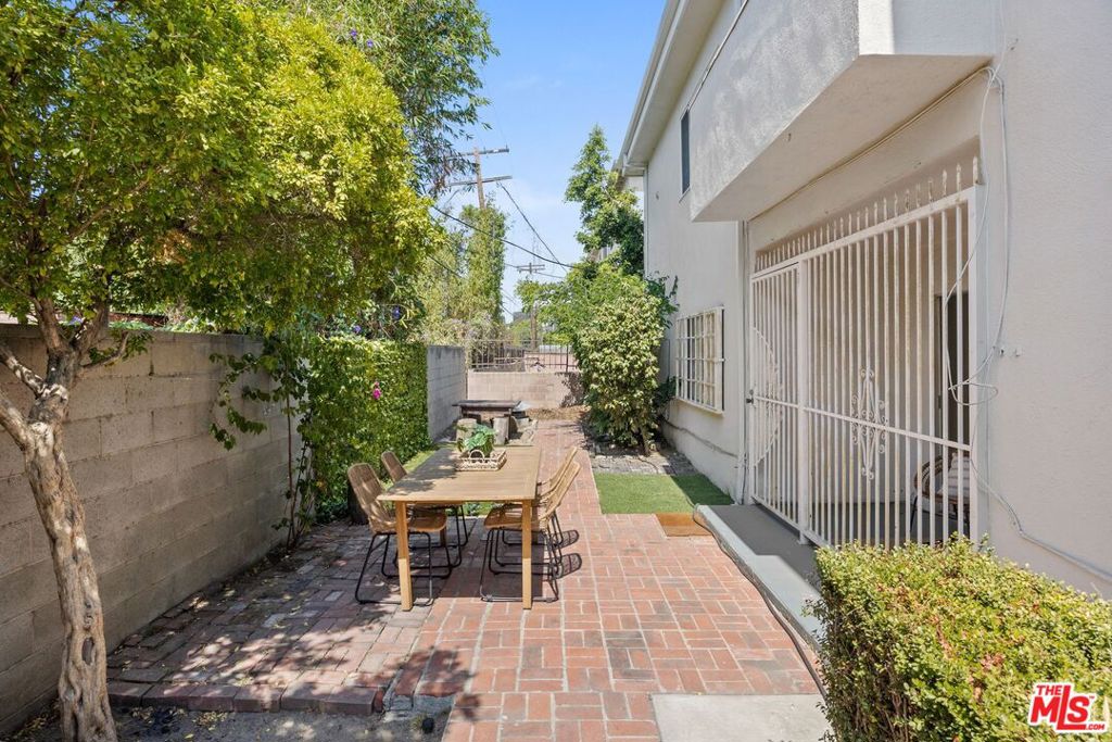 837 S Windsor Boulevard 3