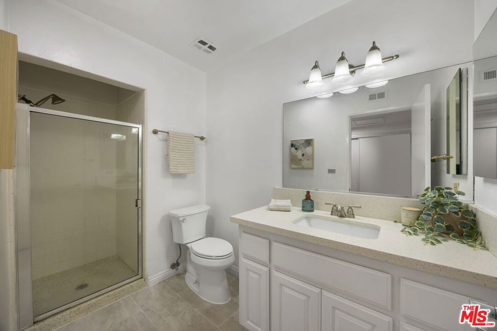 837 S Windsor Boulevard 3