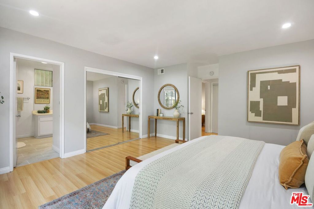 837 S Windsor Boulevard 3