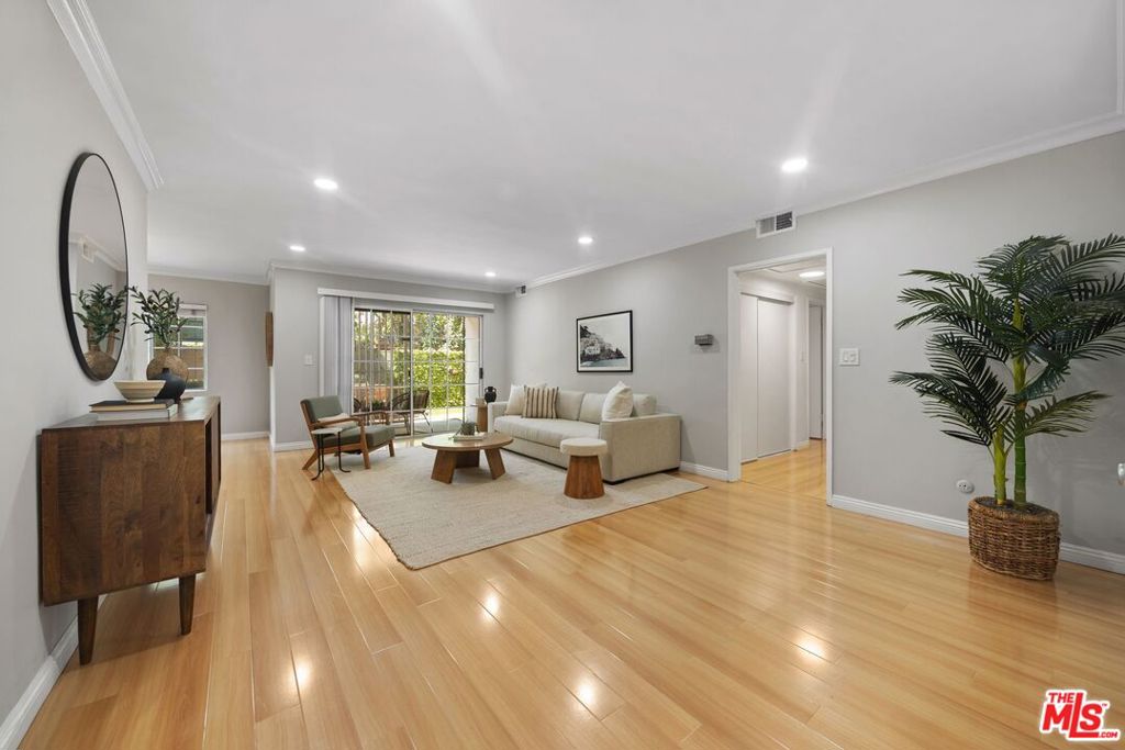 837 S Windsor Boulevard 3