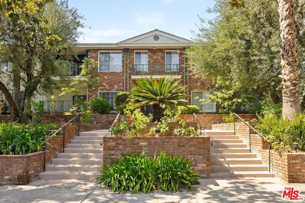 837 S Windsor Boulevard 3