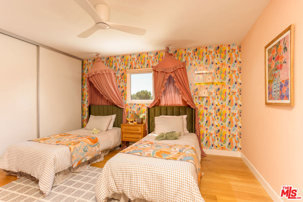 1337 E Palmer Avenue