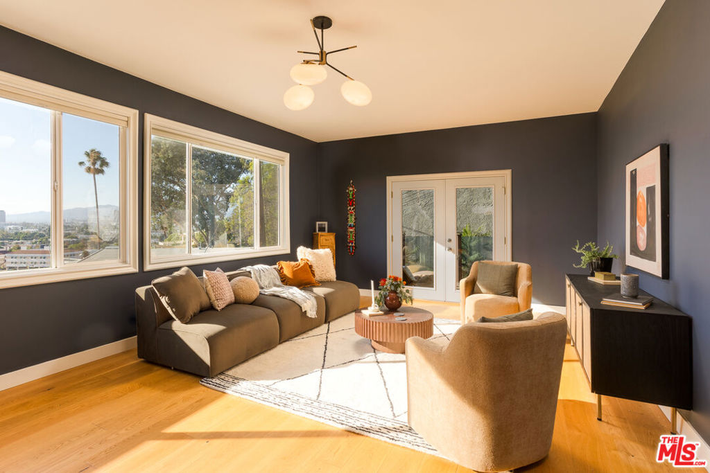 1337 E Palmer Avenue