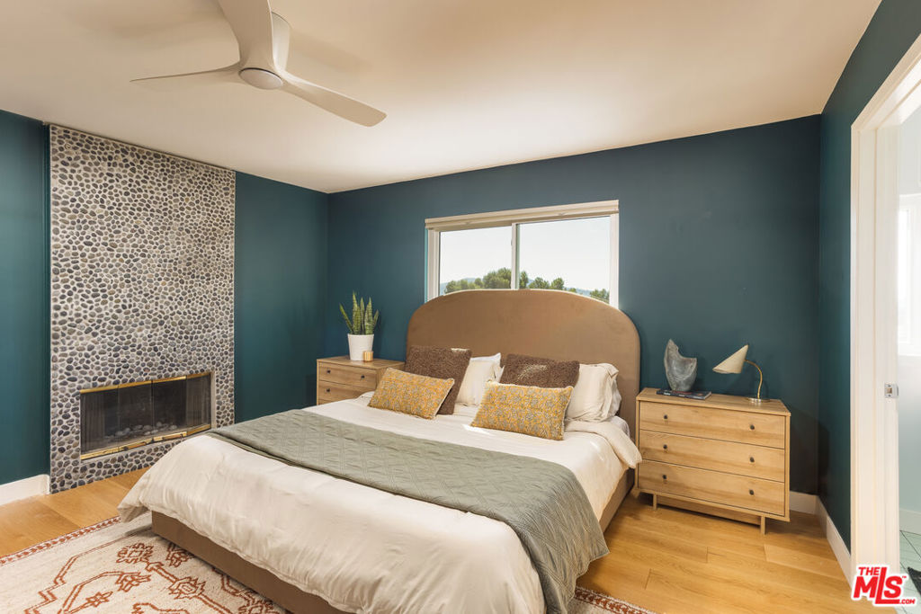 1337 E Palmer Avenue