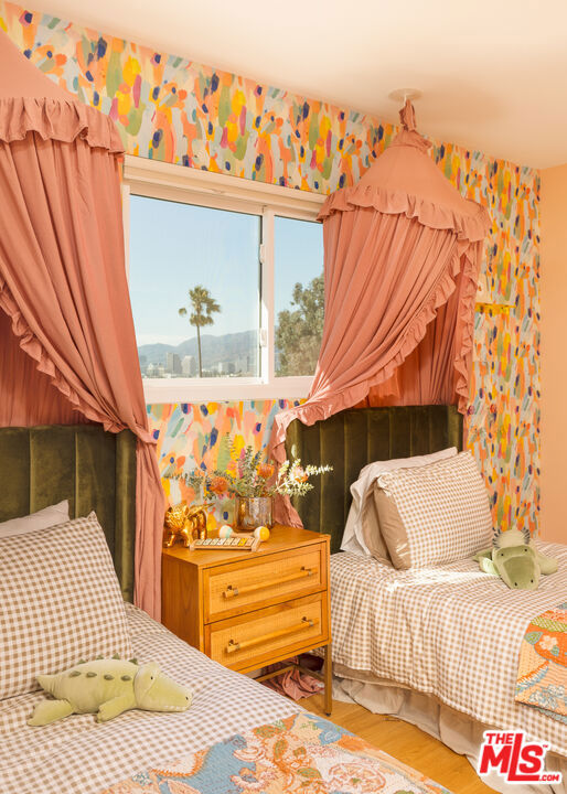 1337 E Palmer Avenue