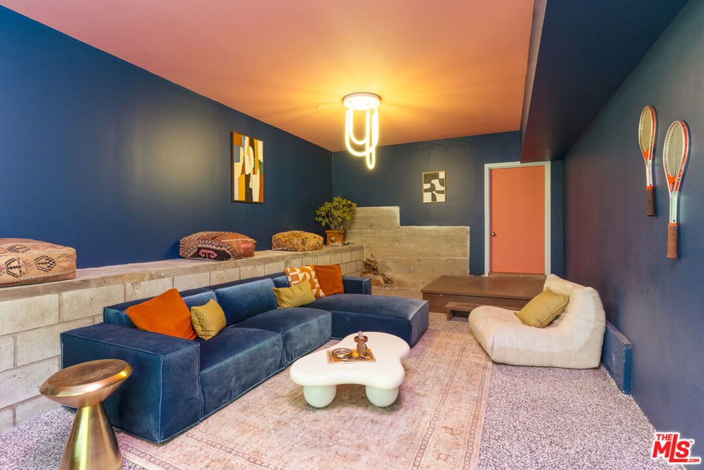 1337 E Palmer Avenue