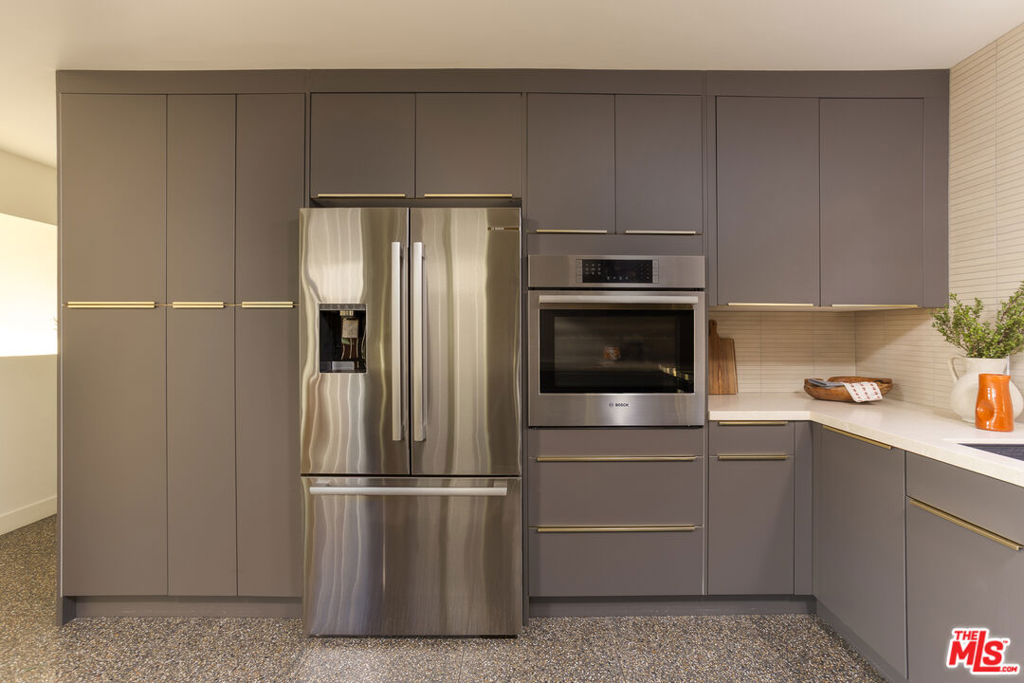 1337 E Palmer Avenue