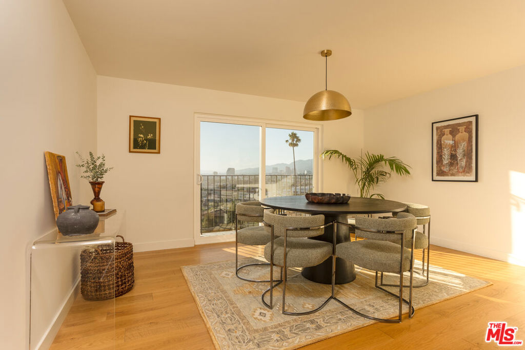 1337 E Palmer Avenue