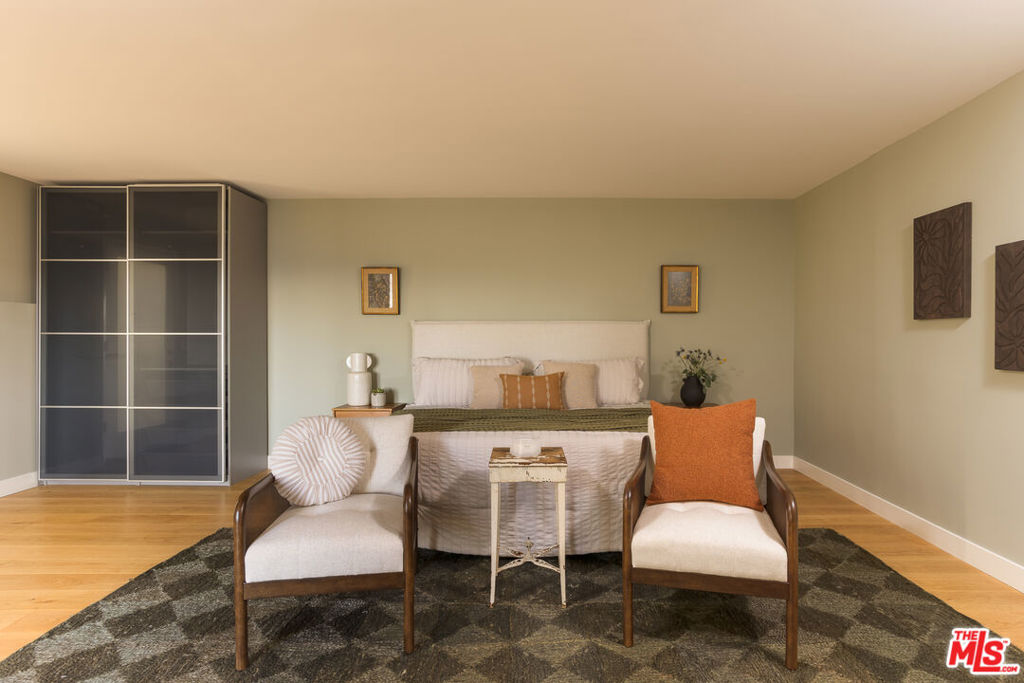 1337 E Palmer Avenue