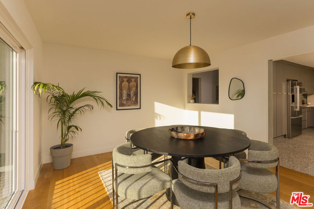 1337 E Palmer Avenue