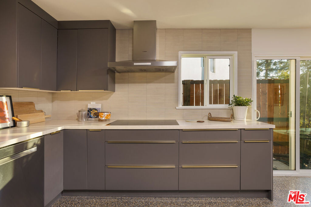 1337 E Palmer Avenue