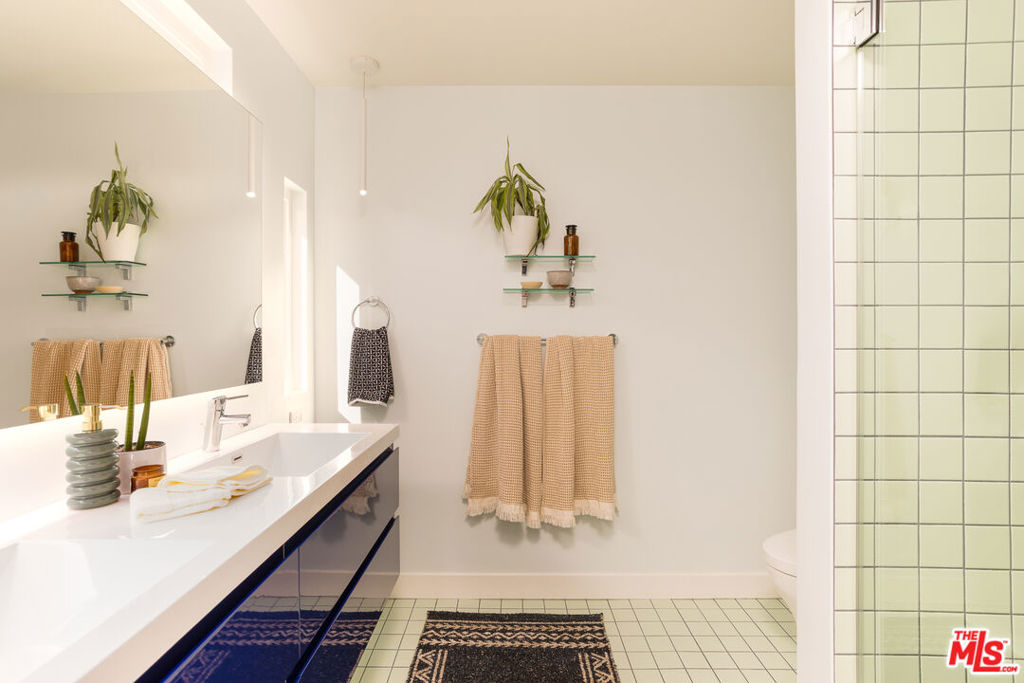 1337 E Palmer Avenue