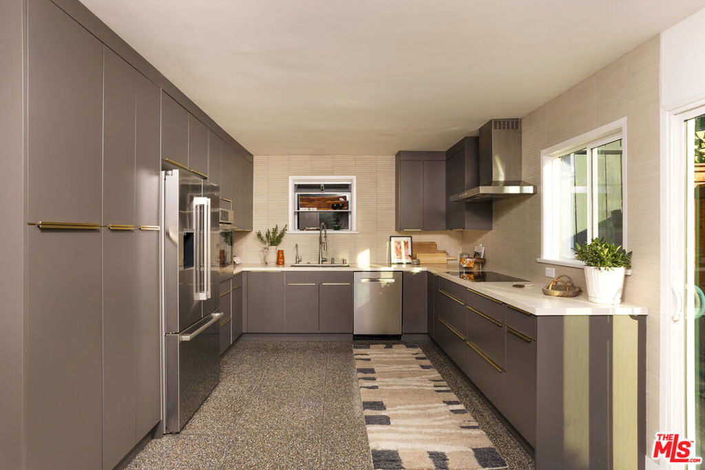 1337 E Palmer Avenue