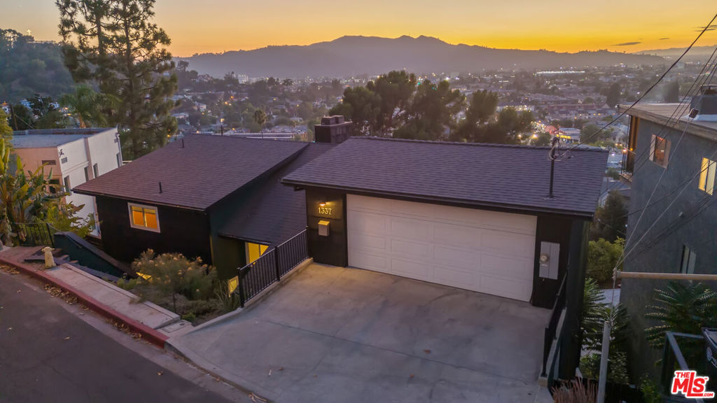 1337 E Palmer Avenue