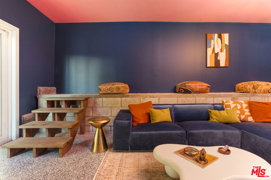 1337 E Palmer Avenue