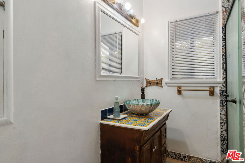 1831 N Buena Vista Street