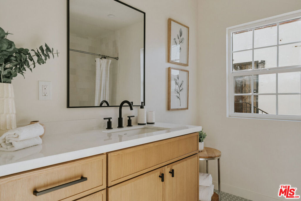 3439 W 59th Place