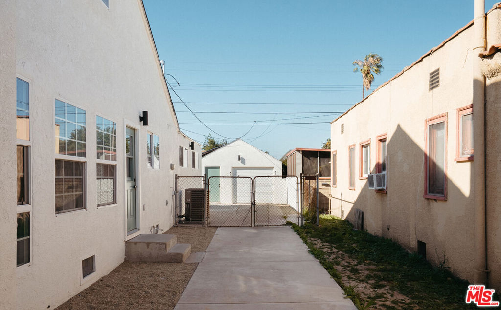 3439 W 59th Place