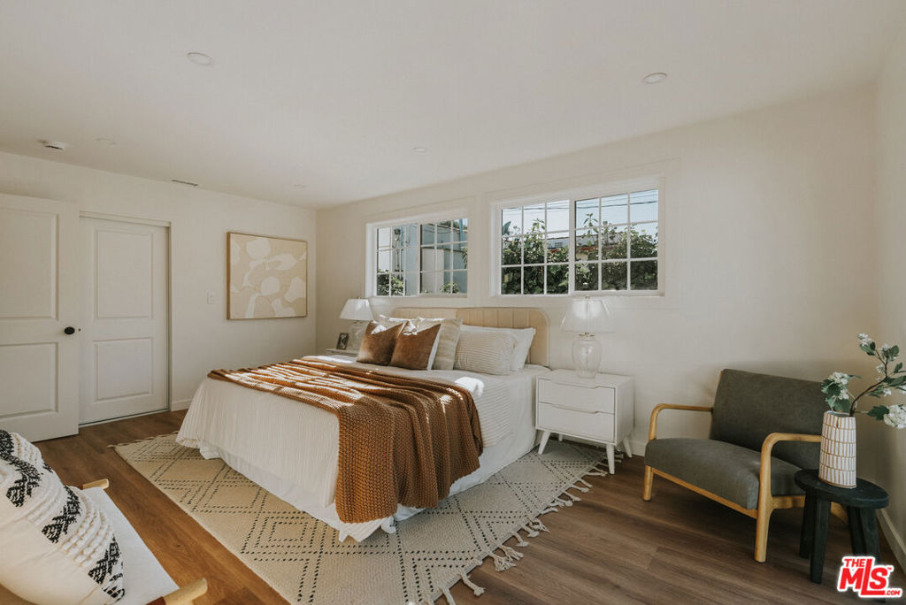 3439 W 59th Place