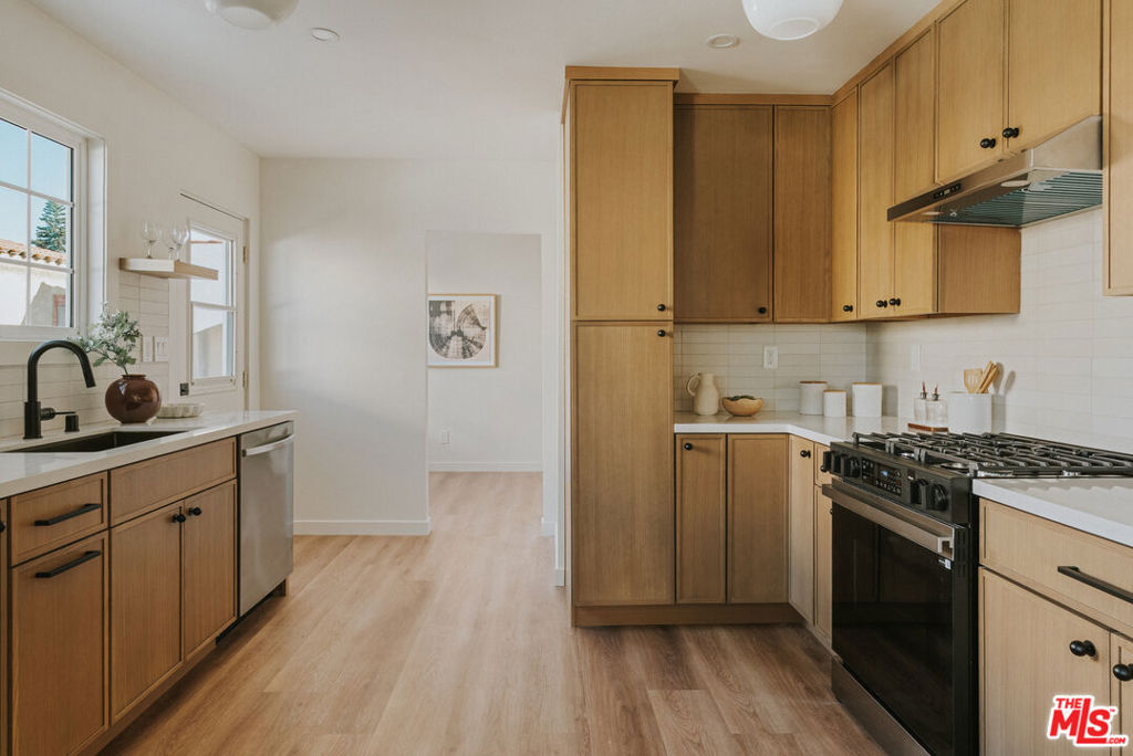 3439 W 59th Place