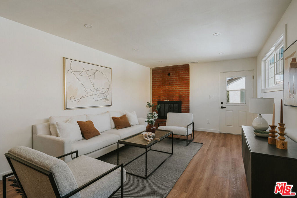 3439 W 59th Place