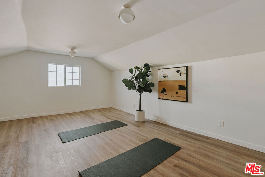 3439 W 59th Place